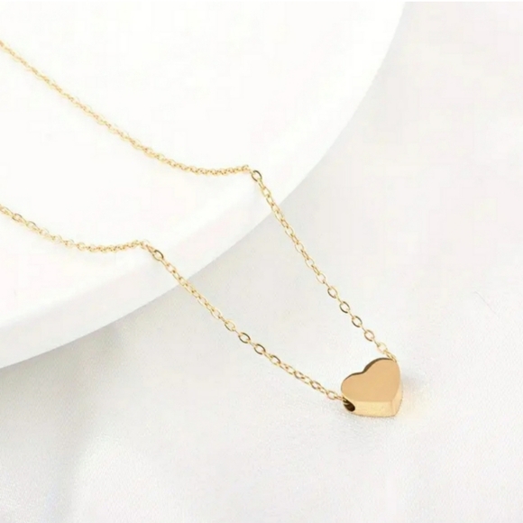 Jewelry - Minimalist Gold Heart Pendant Necklace